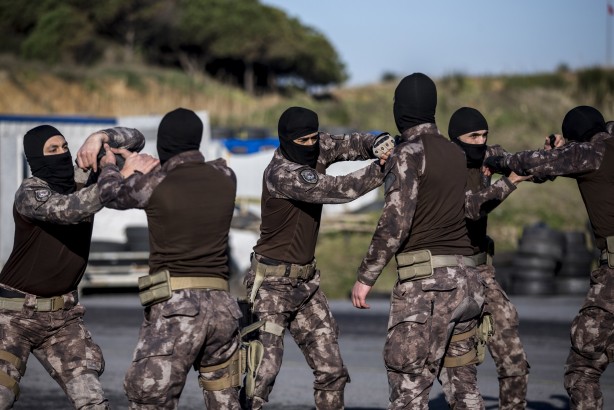 Foto - Özel Harekat'ın tatbikatından nefes kesen kareler!