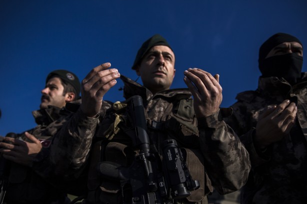 Foto - Özel Harekat'ın tatbikatından nefes kesen kareler!