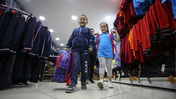 Özel okullar kıyafet sorunu! Fiyatlar ünlü modacıları solladı