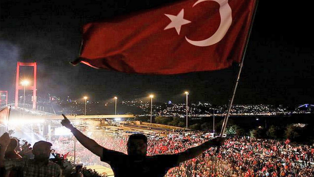 Foto - Özel’in, 15 Temmuz Darbesi’yle ilgili itirafı mercek altında: Atatürkçü darbeci subaylar için hâlâ suç duyurusunda bulunulmadı: İtirafının gereğini yap!