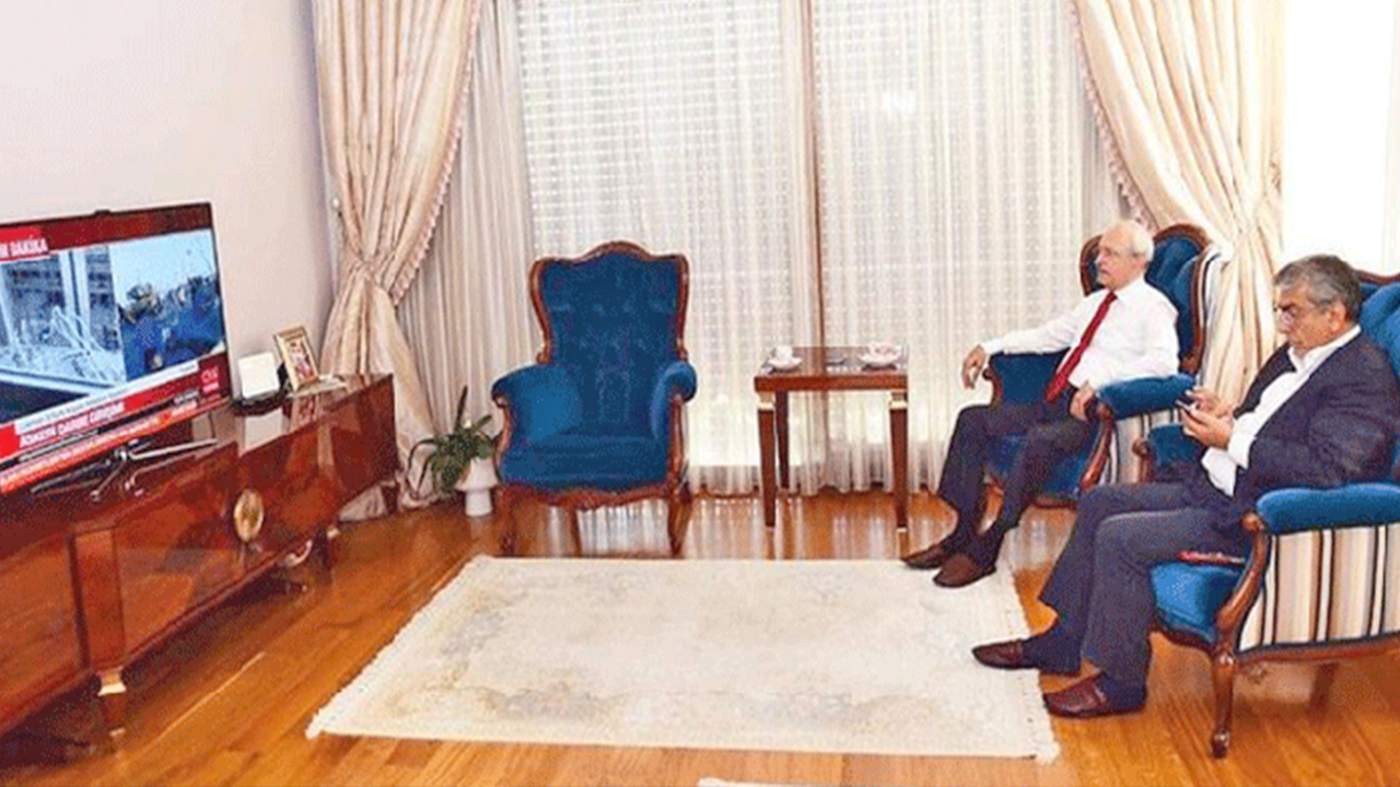 Foto - Özel’in, 15 Temmuz Darbesi’yle ilgili itirafı mercek altında: Atatürkçü darbeci subaylar için hâlâ suç duyurusunda bulunulmadı: İtirafının gereğini yap!