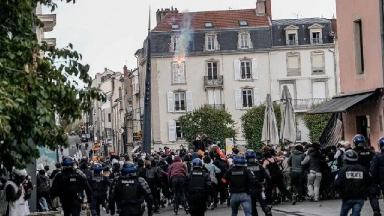 Foto - Özellikle Gezi zekalılar okusun! Fransa polisinin yapmadığı bir bu kalmıştı