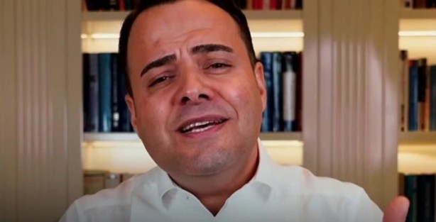 Özgür Demirtaş’a çok büyük şok! Resmen feleği şaştı: Hoca kılıklı, ahlaksız, trol...