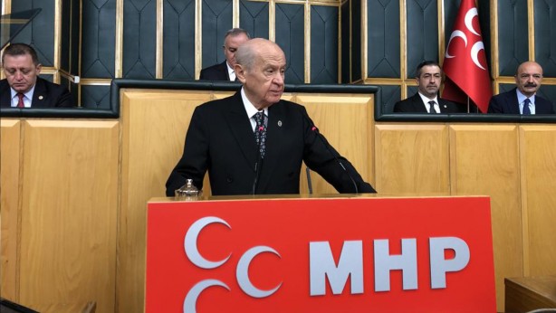 Foto - Özgür Özel far görmüş tavşan gibi apışıp kalacak! "Bahçeli" detayı tam bomba