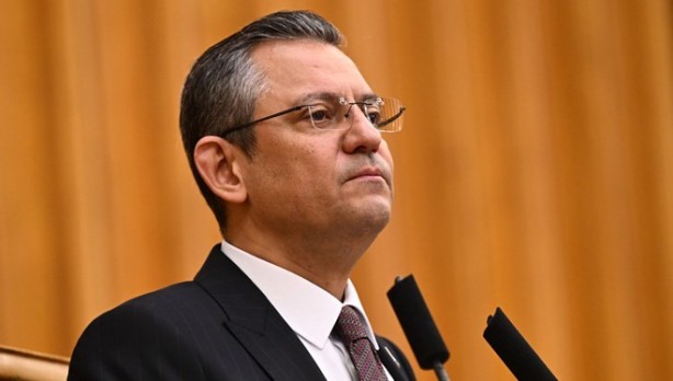 Foto - Özgür Özel far görmüş tavşan gibi apışıp kalacak! "Bahçeli" detayı tam bomba