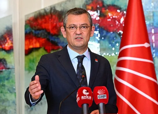 Özgür Özel göz göre göre yalan söyledi "Rüşvetçiyi biz ihraç ettik"