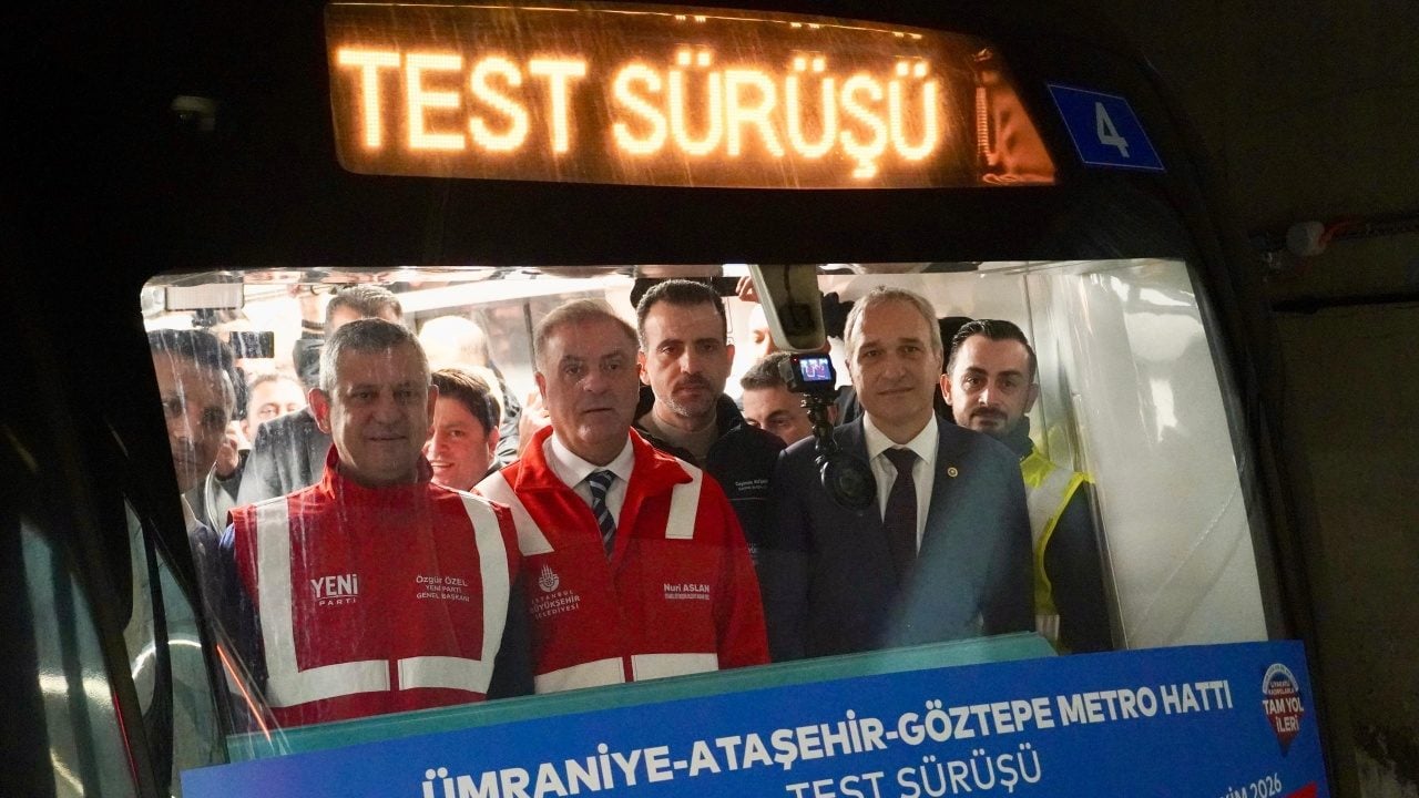 Foto - Özgür Özel İstanbullularla kafa buldu! Ekrem, Erdoğan’dan 10 kat fazla metro yapmış