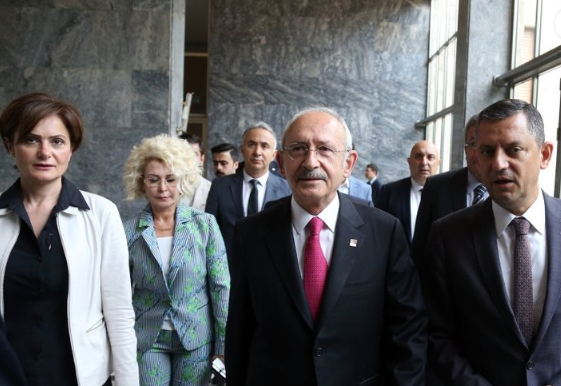 Foto - Özgür Özel Kemal Kılıçdaroğlu’na meydan okudu: Özel mülkü değil!