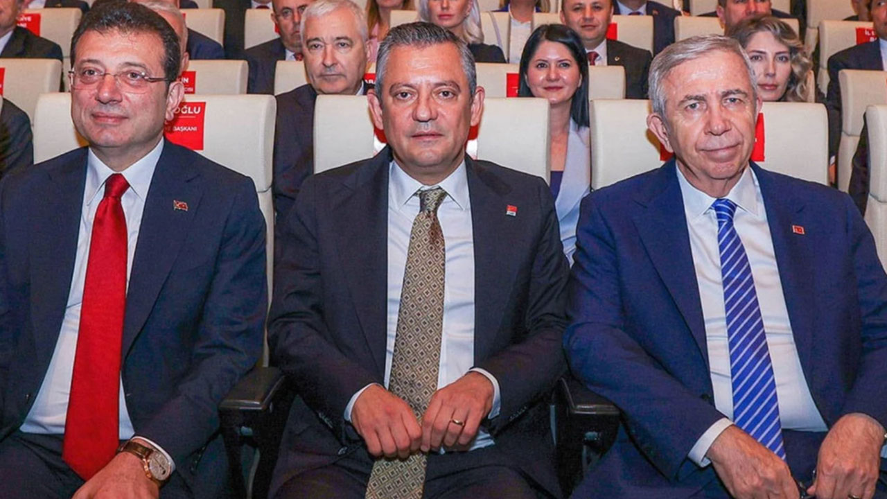 Foto - Özgür Özel salondaki o ismin yüzüne bakarak "Cumhurbaşkanı adayımız hazır" dedi! CHP karıştı