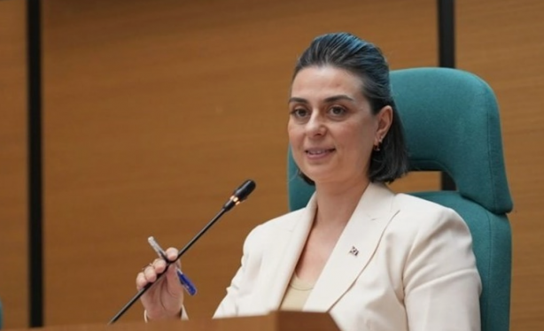 Özgür Özel, Sinem Dedetaş’a açtı ağzını yumdu gözünü! "Gereksiz, faydasız..."