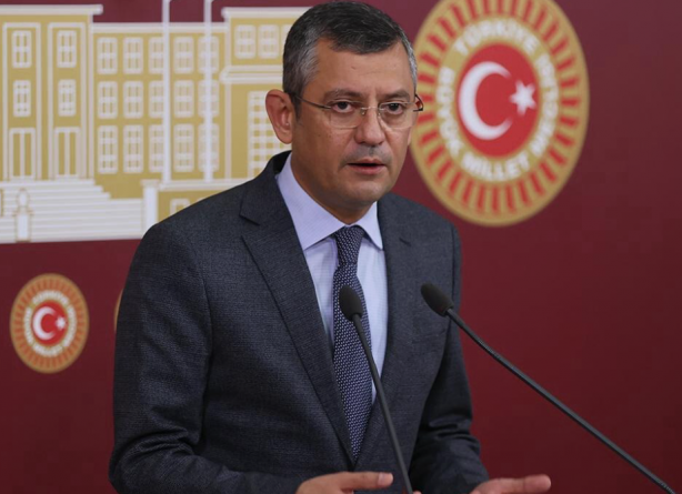 Foto - Özgür Özel, Sinem Dedetaş’a açtı ağzını yumdu gözünü! "Gereksiz, faydasız..."