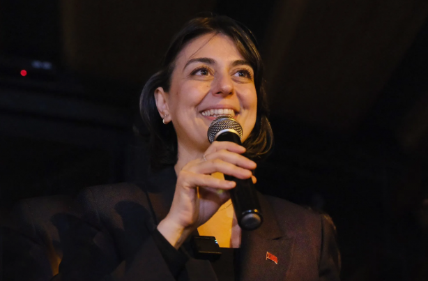 Foto - Özgür Özel, Sinem Dedetaş’a açtı ağzını yumdu gözünü! "Gereksiz, faydasız..."