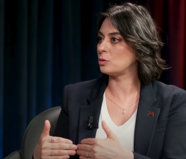 Foto - Özgür Özel, Sinem Dedetaş’a açtı ağzını yumdu gözünü! "Gereksiz, faydasız..."