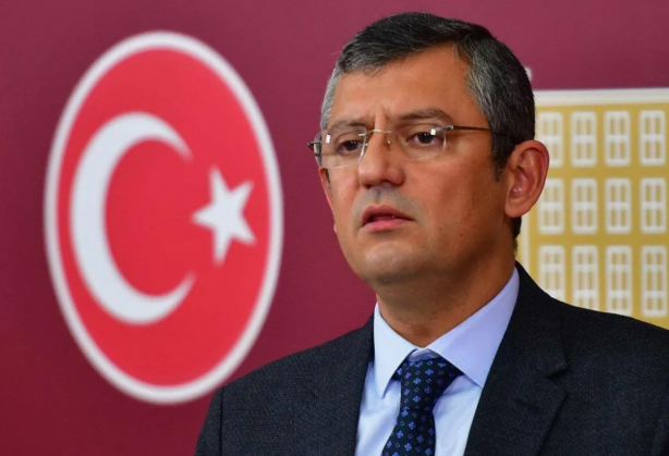 Foto - Özgür Özel, Sinem Dedetaş’a açtı ağzını yumdu gözünü! "Gereksiz, faydasız..."