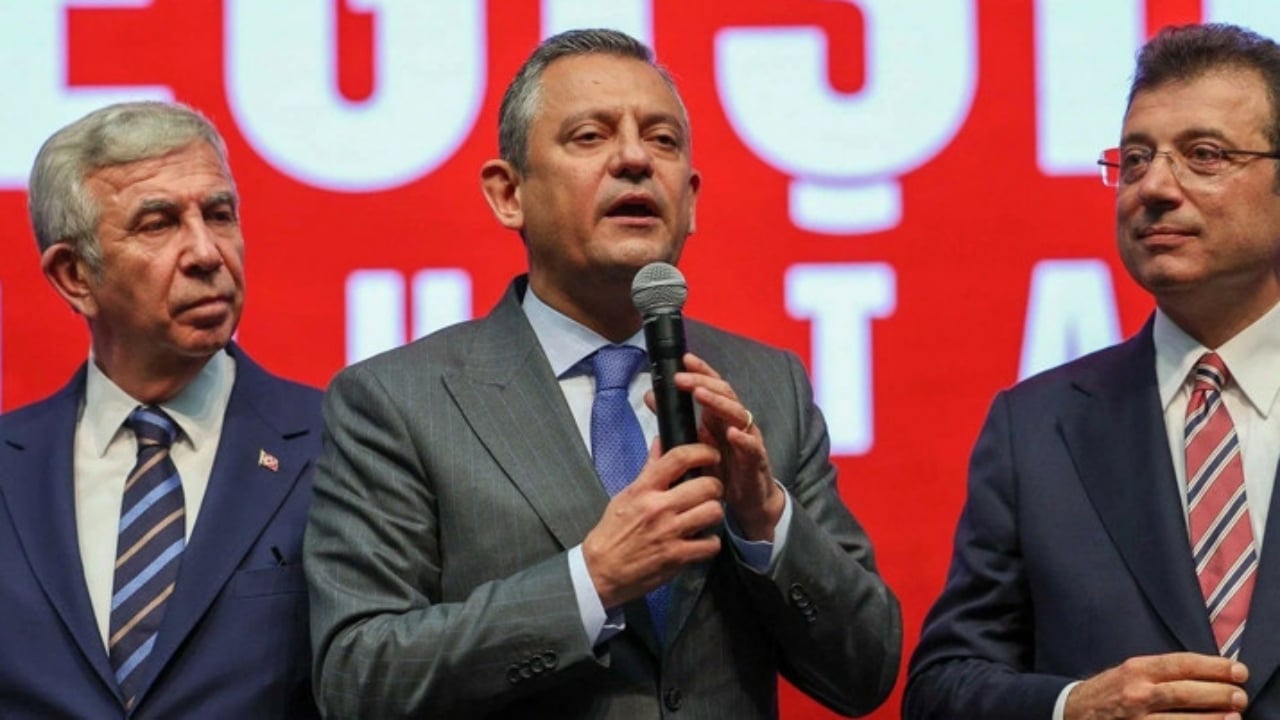 Özgür Özel ve ekibi o partiye mi geçiyor? Genel başkandan flaş açıklama