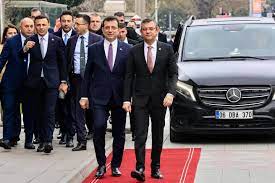 Foto - Özgür Özel ve Ekrem İmamoğlu ile ilgili siyaset kulislerini sallayan iddia! "Kazansa da kaybetse de…" deyip böyle duyurdu