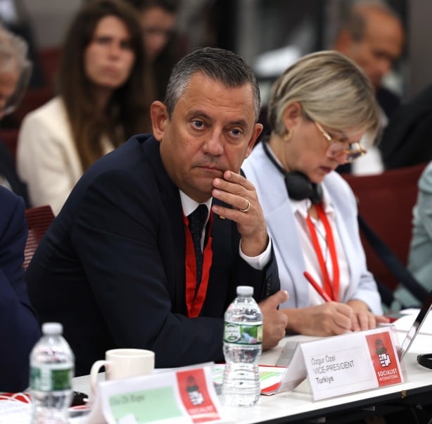 Foto - Özgür Özel’e bile isyan ettirdiler! O sözü duyunca sosyalistlerin toplantısını terk etti