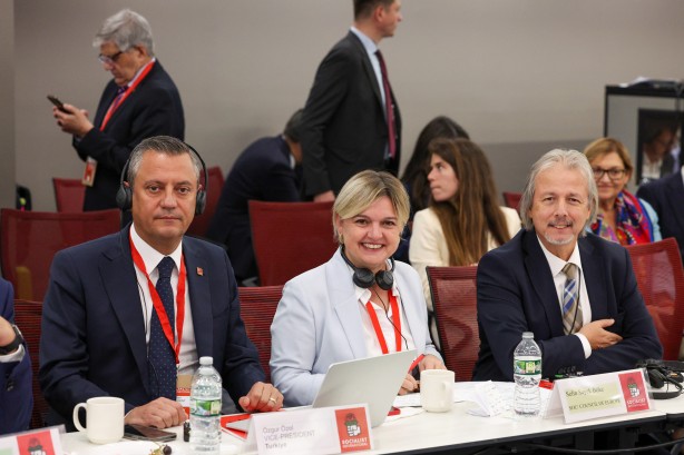 Foto - Özgür Özel’e bile isyan ettirdiler! O sözü duyunca sosyalistlerin toplantısını terk etti