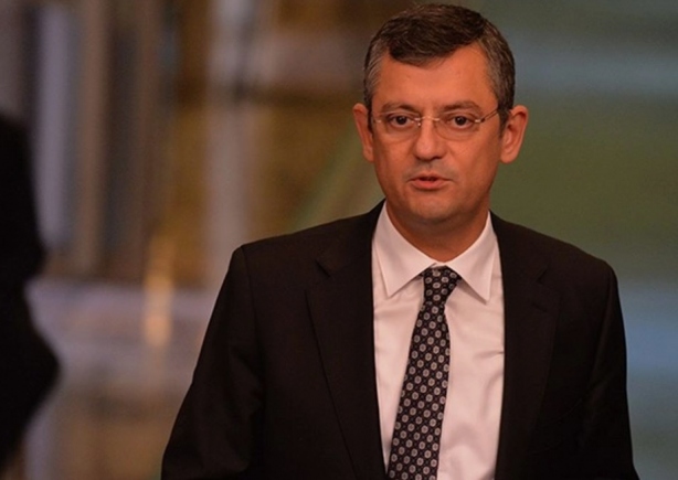 Foto - Özgür Özel’e "kahramanım" diyen Arınç faka bastı