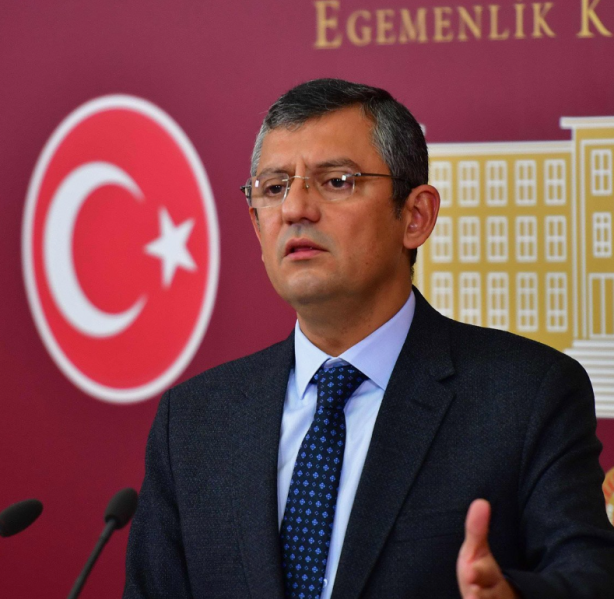 Foto - Özgür Özel’e "kahramanım" diyen Arınç faka bastı