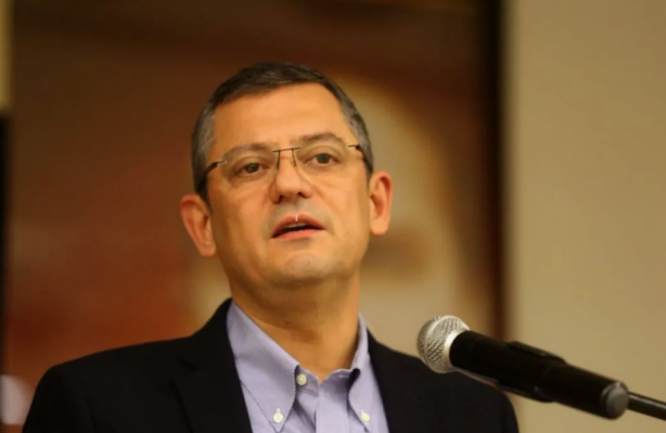 Foto - Özgür Özel’e "kahramanım" diyen Arınç faka bastı