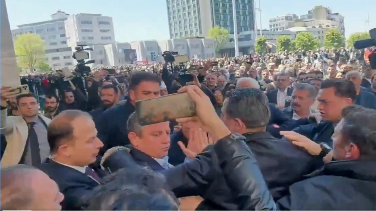 Foto - Özgür Özel’e saldırı sonrası ilk açıklama geldi! Saldırgan, yumruk atarken bakın ne diye bağırmış