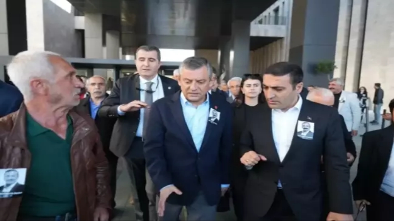 Foto - Özgür Özel’e yumruk atan saldırganla ilgili flaş gelişme! Az önce tüm Türkiye’ye duyuruldu