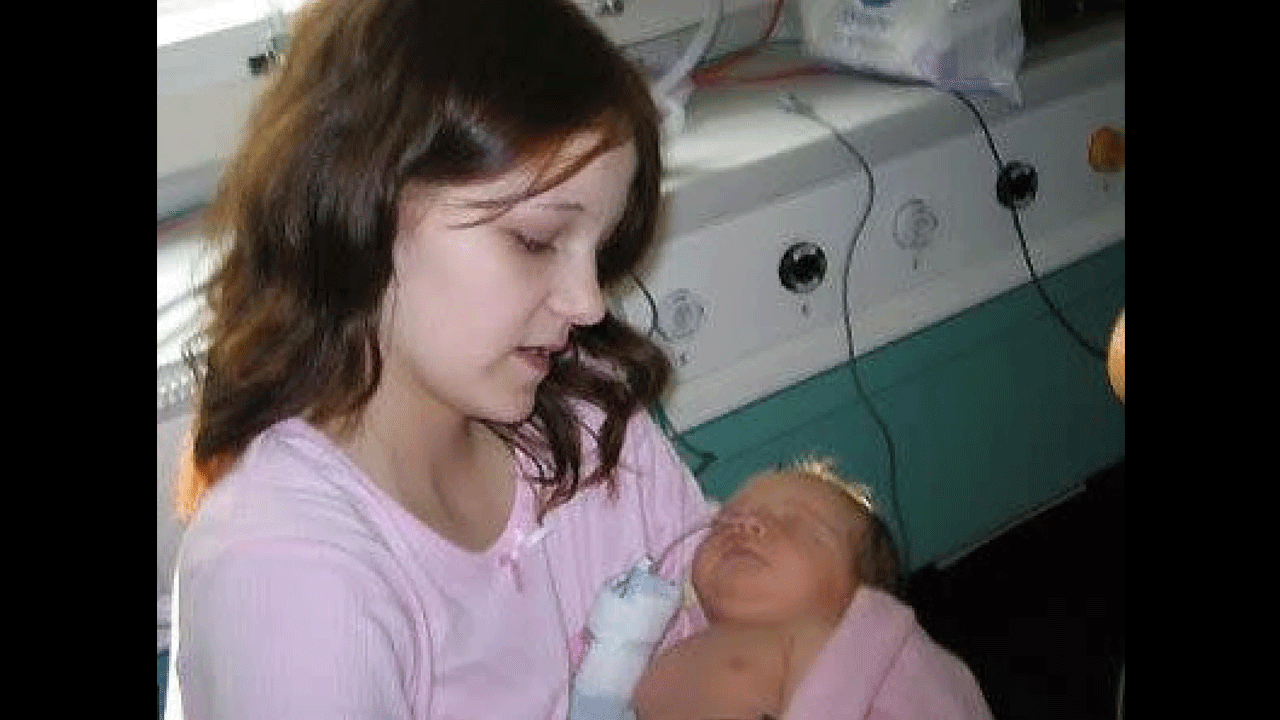 Foto - Özgür Özel’in yardım dilendiği ülkeye bak! 12 yaşında anne oldu