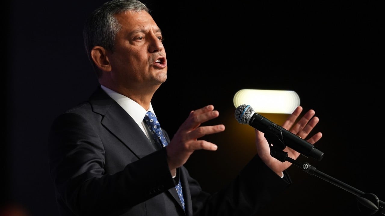 Özgür’den CHP kurultayında masallar