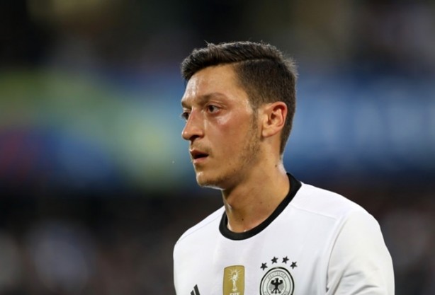 Foto - Özil, Almanya'yı karıştırdı!