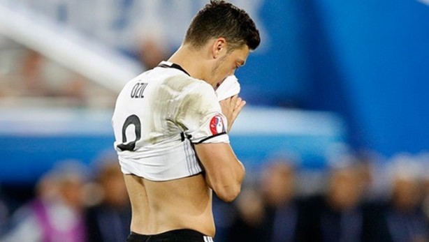 Foto - Özil, Almanya'yı karıştırdı!