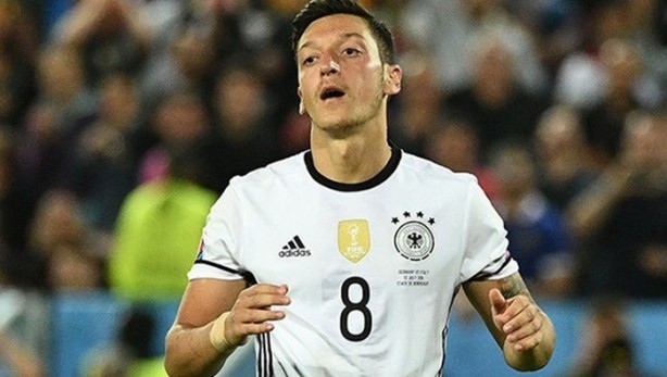 Foto - Özil, Almanya'yı karıştırdı!