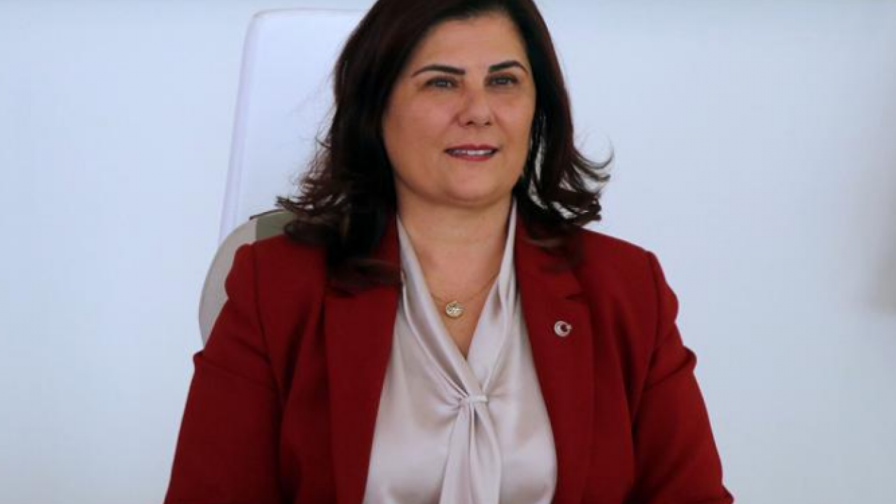 Foto - Özlem Çerçioğlu sessizliğini bozdu! CHP'den istifa eder etmez bakın ne yaptı...