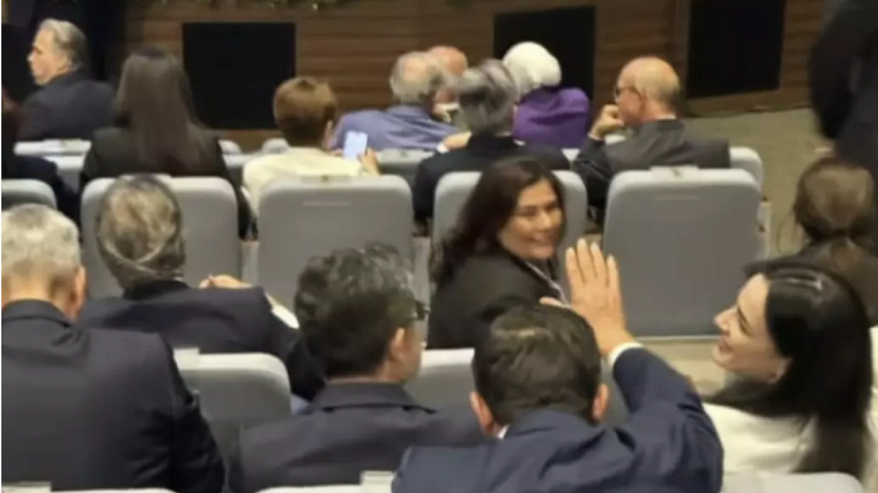 Foto - Özlem Çerçioğlu sessizliğini bozdu! CHP'den istifa eder etmez bakın ne yaptı...