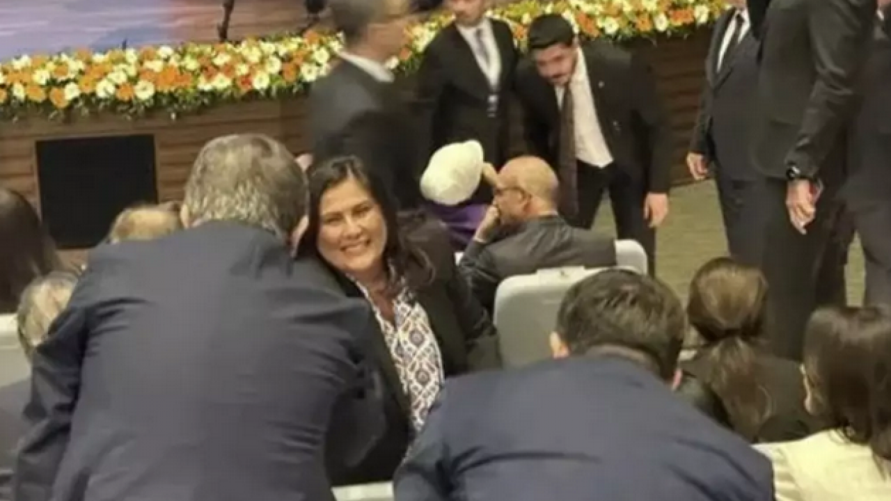 Foto - Özlem Çerçioğlu sessizliğini bozdu! CHP'den istifa eder etmez bakın ne yaptı...