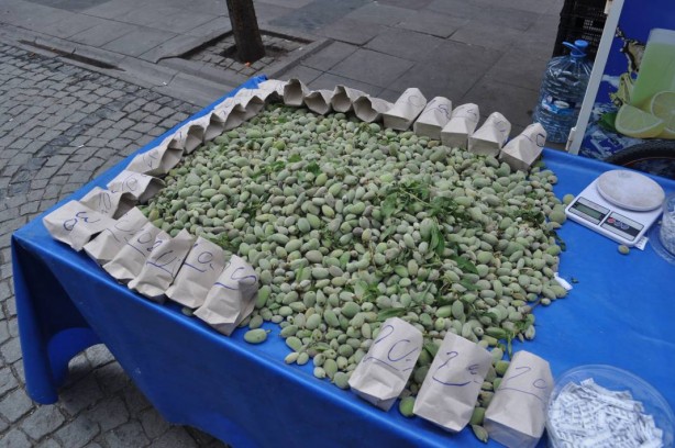 Foto - Paketi 20, kilosu 200 lira! 1 saat içinde tüm tezgahtakini satıyorlar! Gören paket paket alıyor