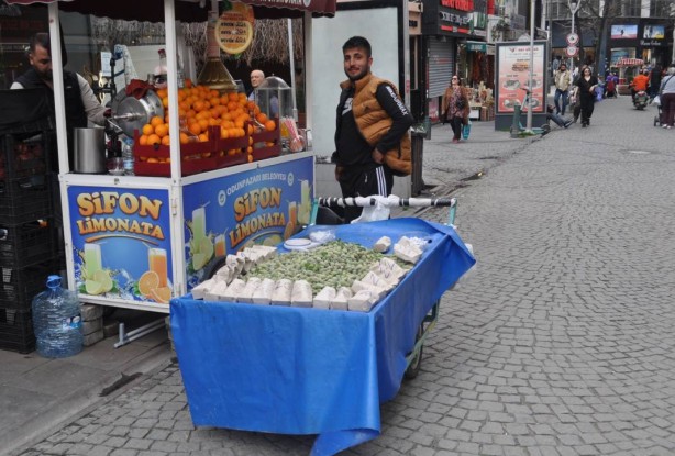 Foto - Paketi 20, kilosu 200 lira! 1 saat içinde tüm tezgahtakini satıyorlar! Gören paket paket alıyor