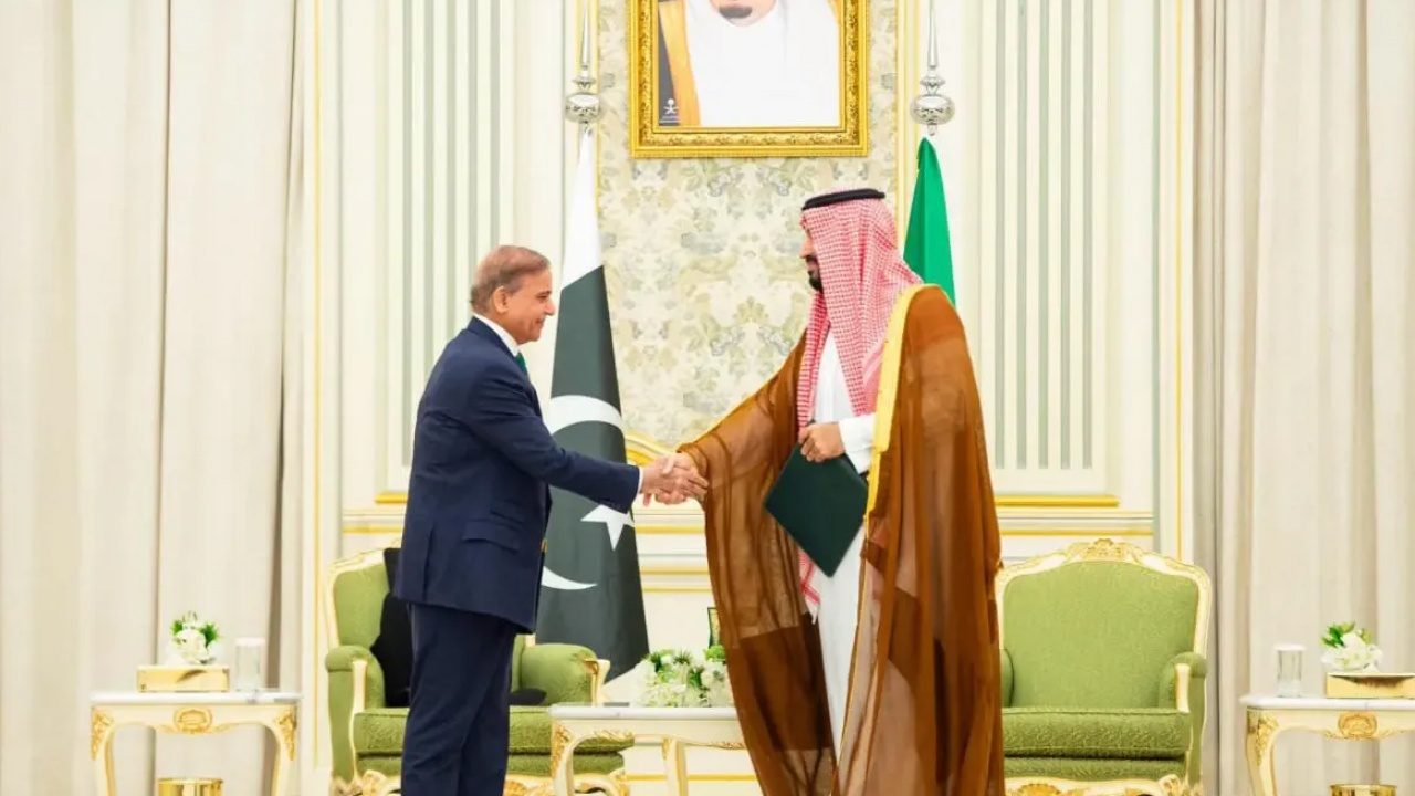 Foto - Pakistan savaşa dahil oldu! Savaş uçakları Yemen’i vurdu