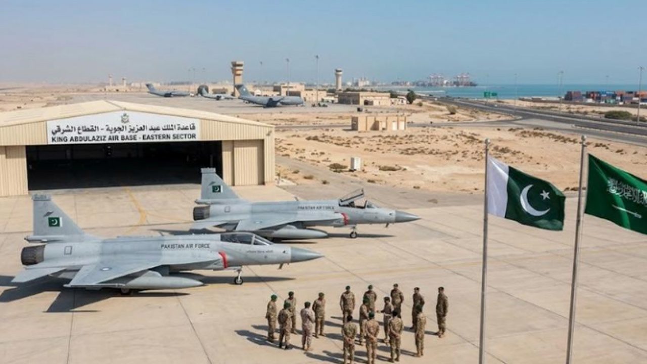 Foto - Pakistan savaşa dahil oldu! Savaş uçakları Yemen’i vurdu