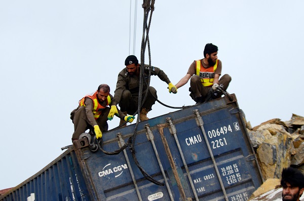 Foto - Pakistan’da felaket! 20’den fazla tır toprak altında kaldı