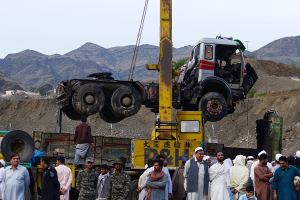Foto - Pakistan’da felaket! 20’den fazla tır toprak altında kaldı