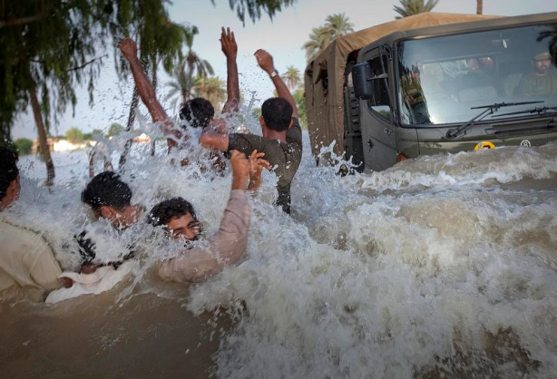 Pakistan'da sel felaketinin bilançosu artıyor!