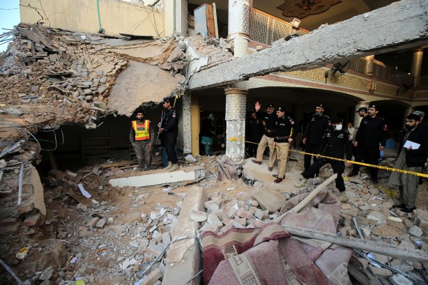 Foto - Pakistan'daki cami saldırısında bilanço artıyor! 'Canlı çıkacak birini beklemiyoruz'