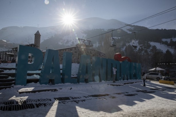 Palandöken Kayak Merkezi'nde hafta sonu yoğunluğu