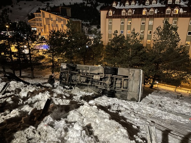 Foto - Palandöken'de facia! Turistleri taşıyan midibüs kaza yaptı: 25 yaralı