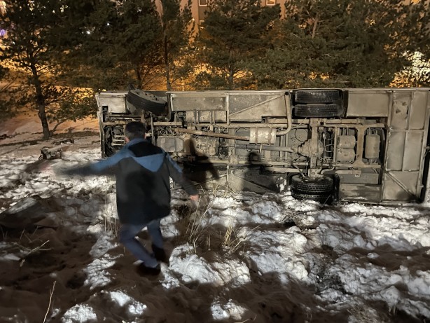 Foto - Palandöken'de facia! Turistleri taşıyan midibüs kaza yaptı: 25 yaralı