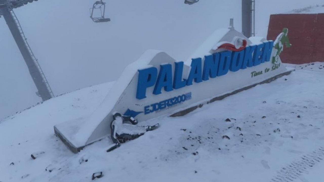 Foto - Palandöken’e kış erken geldi! Zirve karla kaplandı