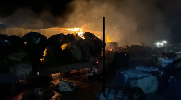 Foto - Pamuk yüklü tır alev alev yandı