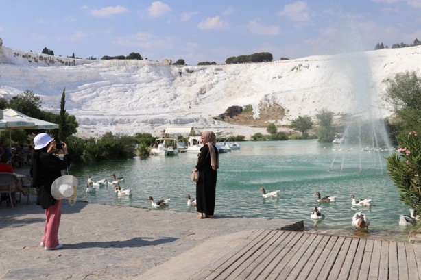 Foto - Pamukkale, pandemi sonrası dönemin en yüksek ziyaretçi sayısına ulaştı