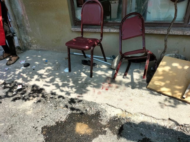 Foto - Panik yaptı aracıyla kahvehaneye daldı: 7 yaralı